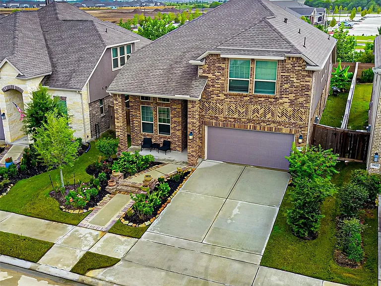 19619 Lake Bosque Dr — Photo 2