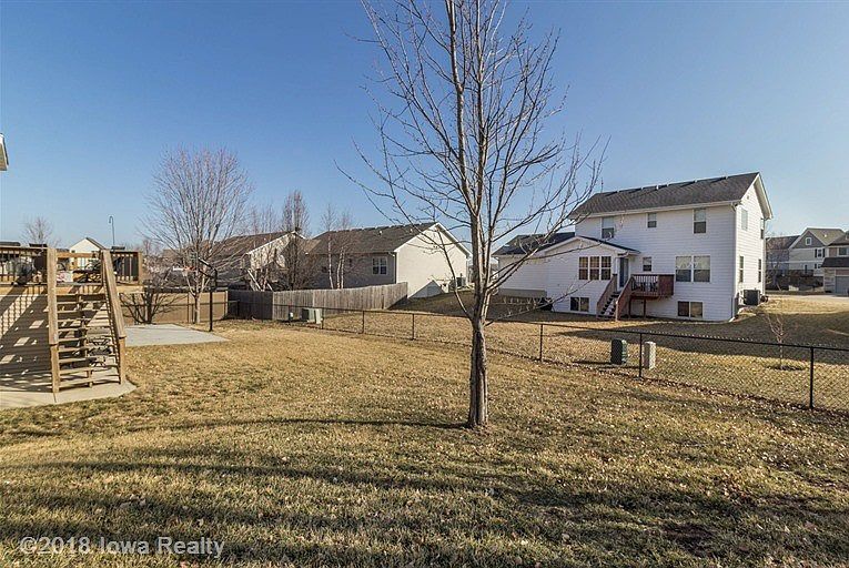2nd image of 365 NE Carefree Ln