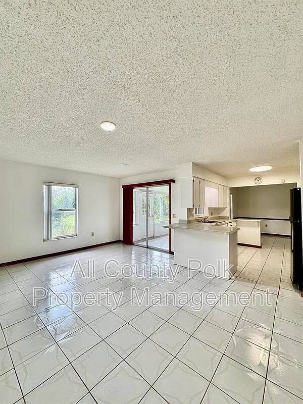 3 bed, 2.0 bath, 1577 sqft, $2,195 — Photo 4