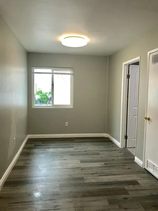 3 bed, 1.0 bath, 1000 sqft, $2,979 — Photo 2