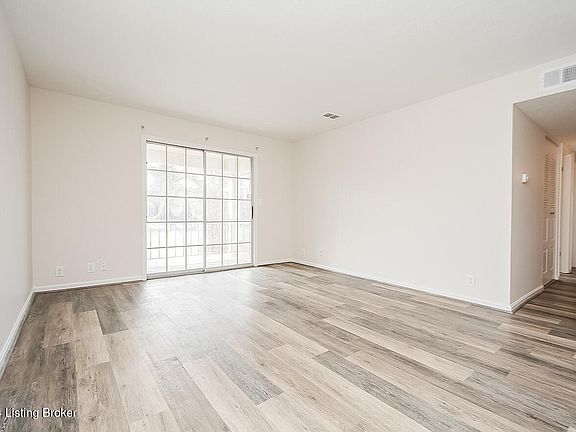 4th image of 312 Logsdon Ct