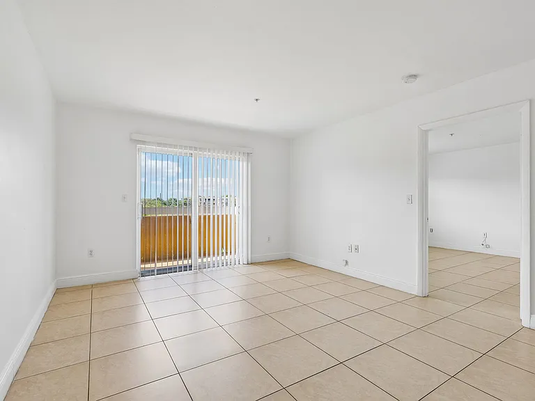The Oaks Condominium — Photo 37