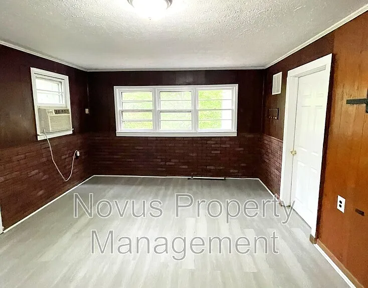 110 Austin Cir — Photo 16