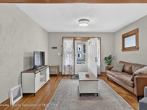 3rd image of 1834 Delevan Ave
