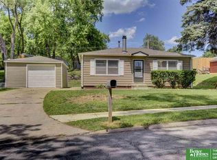4156 High Meadows Ln, Bellevue, NE 68147