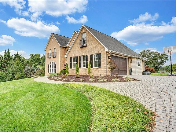 3rd image of 55 Savannah Ct