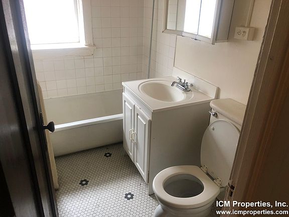 5th image of 638 W Arlington Pl #38V