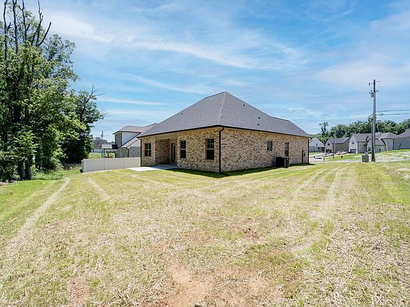 3rd image of 704 Summerline Rd