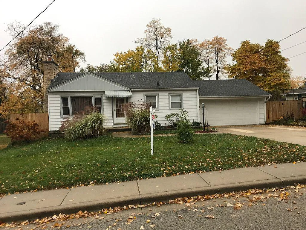 827 Adams St photo 1