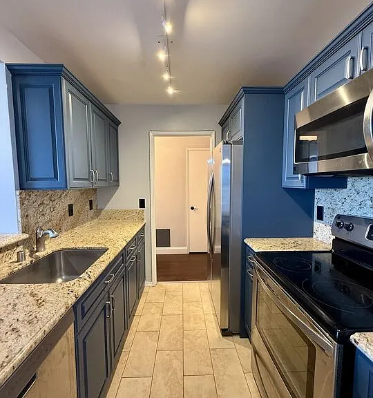 8530 Holloway Dr #318 — Photo 8