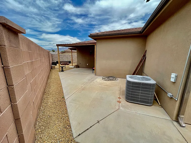 83 N Lee Ln — Photo 23