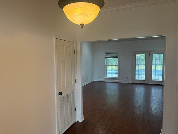3rd image of 30 Riverside Dr