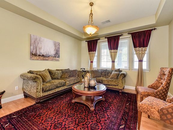 4th image of 733 Coibion Ct