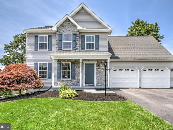 30 Burberry Ln, Mount Wolf, PA 17347