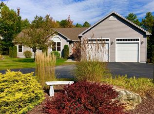 22 Woodhaven Dr, Lewiston, ME 04240