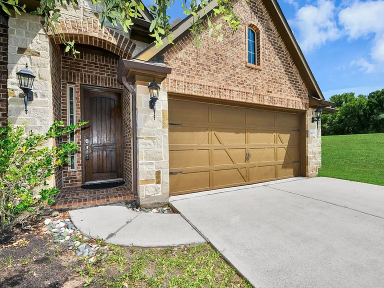 6243 Garden Lakes Ln — Photo 3