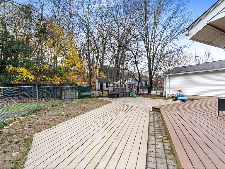 351 Winchester St — Photo 24