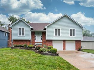 14727 S Homestead Dr, Olathe, KS 66062