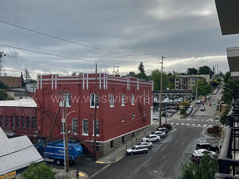 200 E Maple St — Photo 152