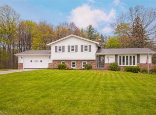 18810 Dellwood Dr, Walton Hills, OH 44146