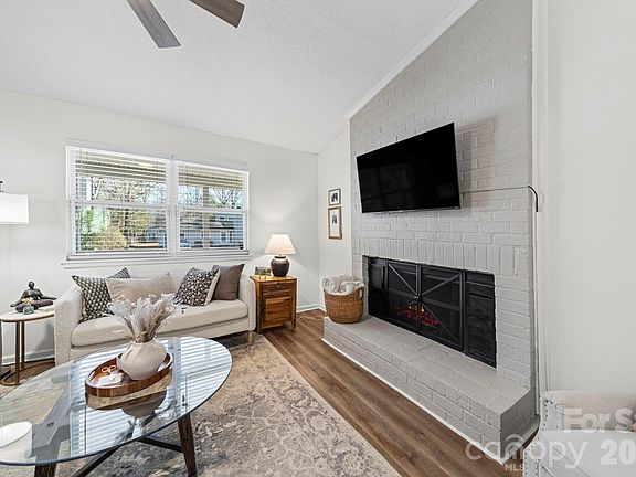 5th image of 5019 Rolling Oak Ln