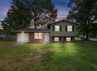 422 Red Bud Ct, Pacific, MO 63069