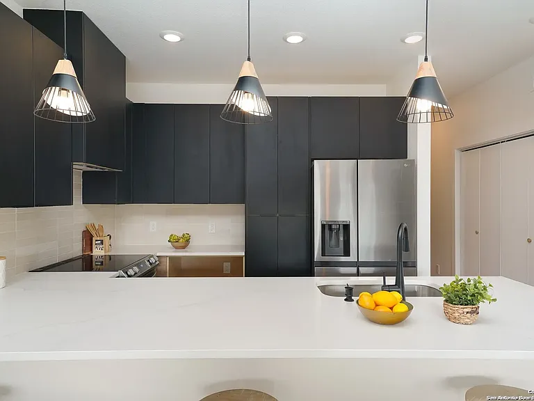 511 S Olive St #102 — Photo 6