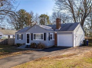 7 Fairfield Dr, Windsor Locks, CT 06096