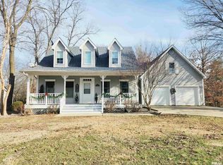 2002 Northwoods Pl, Mount Vernon, IL 62864