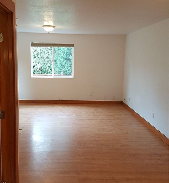 1st image of 1085 Pinehurst Ct