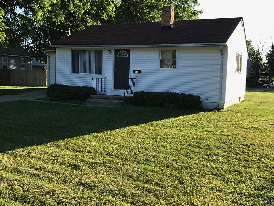1st image of 3848 Roslyn Ave