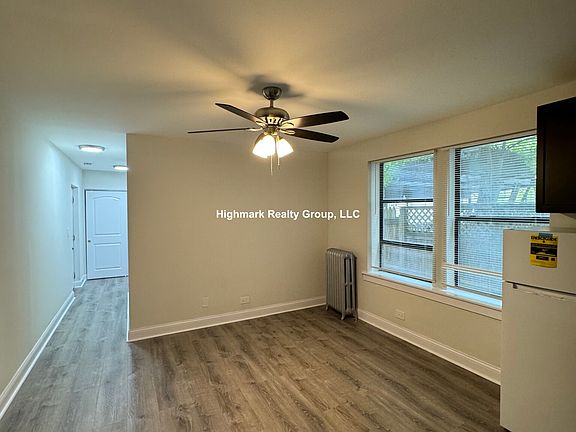 3rd image of 3933 N Clarendon Ave APT 111