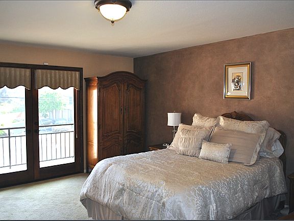 Master Bedroom w balcony