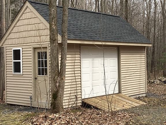 4th image of 225328 Maplewood Dr