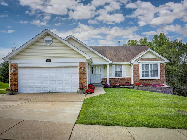 1832 Fox Pointe Dr, Arnold, MO 63010
