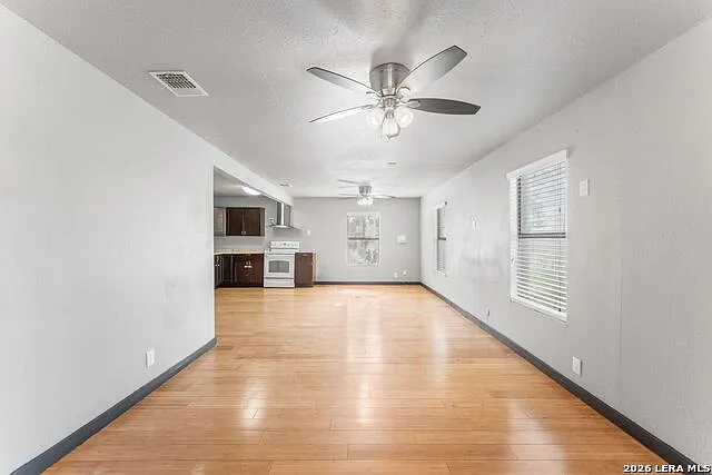 3 bed, 2.0 bath, 1232 sqft, $1,700 — Photo 4