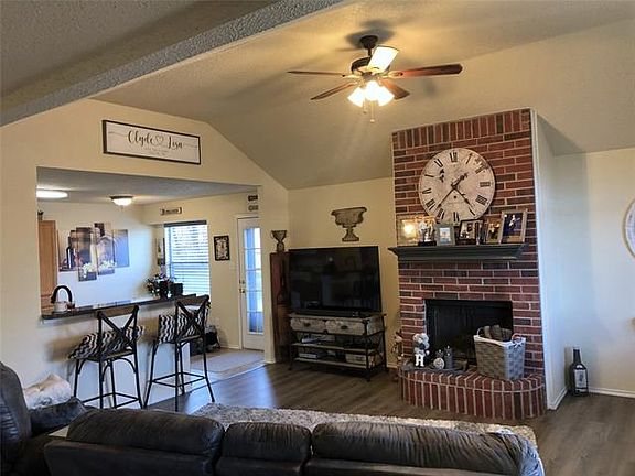 2nd image of 506 Mimosa Ln