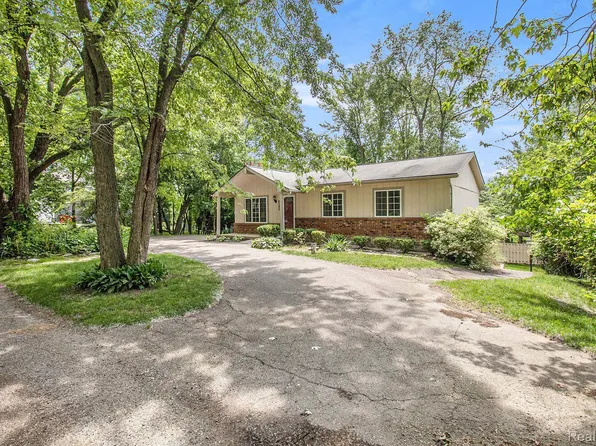 6595 Grassland Ave, West Bloomfield, MI 48324