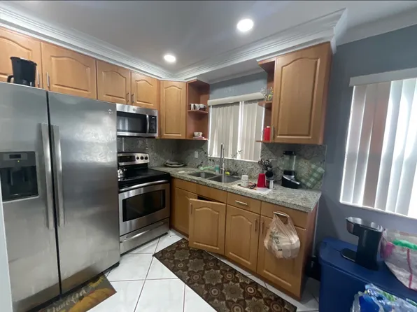 5870 NW 16th Pl APT 4, Sunrise, FL 33313