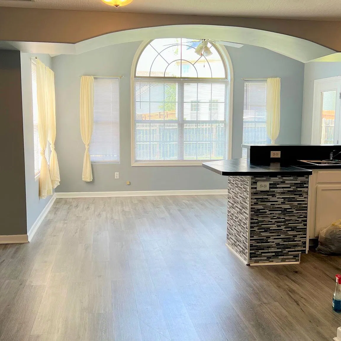 2505 Langstane Ln — Photo 4