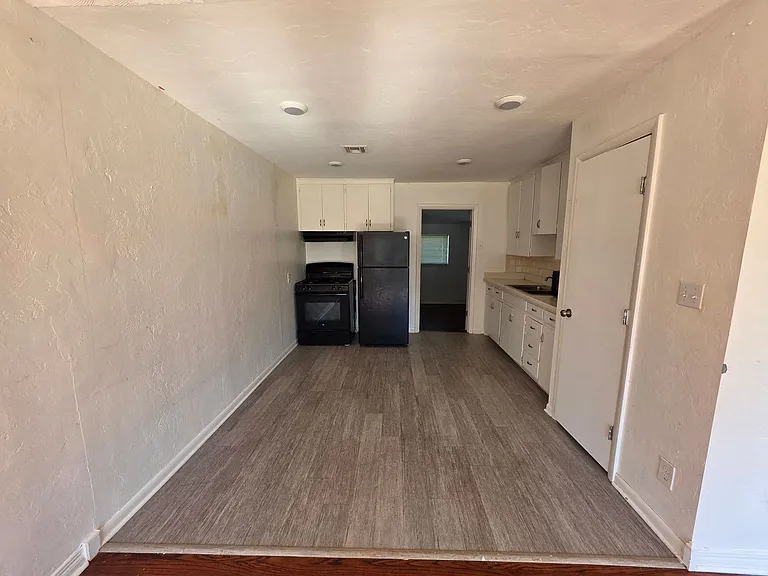1707 Brighton Ave — Photo 3