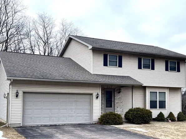 S4335 Fox Hill Circle, Baraboo, WI 53913