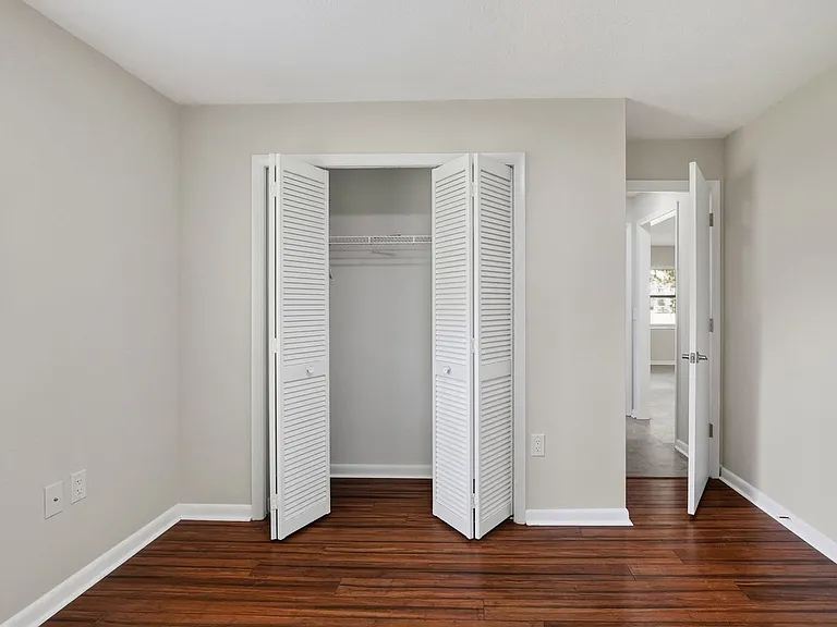 1201 Burlington Ct — Photo 27