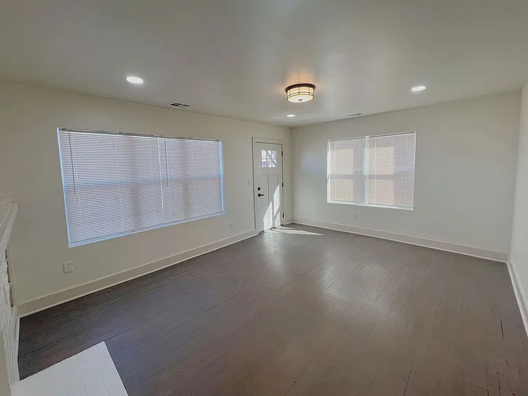 2542 NW 21st St — Photo 5