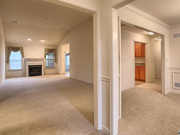 3rd image of 122 Hollow Ln