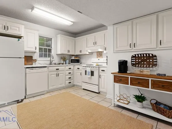 302 E Island Square Dr, Saint Simons Island, GA 31522