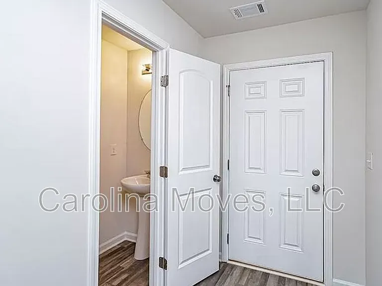 523 Springtime Ln — Photo 16
