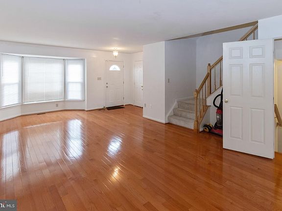 4th image of 16836 Winston Ln