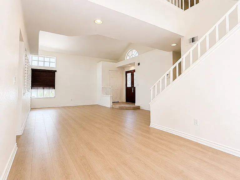 15434 Ficus St — Photo 4