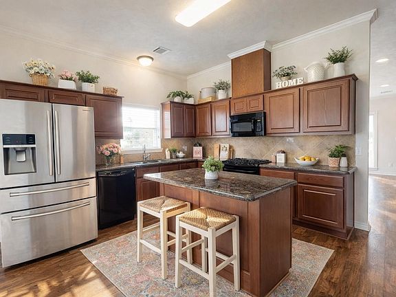 4th image of 1027 Emerald Dove Ave